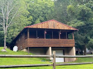 225 Sterling Shore Rd, Lake Ariel, PA 18436