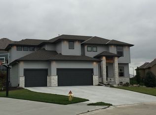 19401 Ruggles Cir, Elkhorn, NE 68022