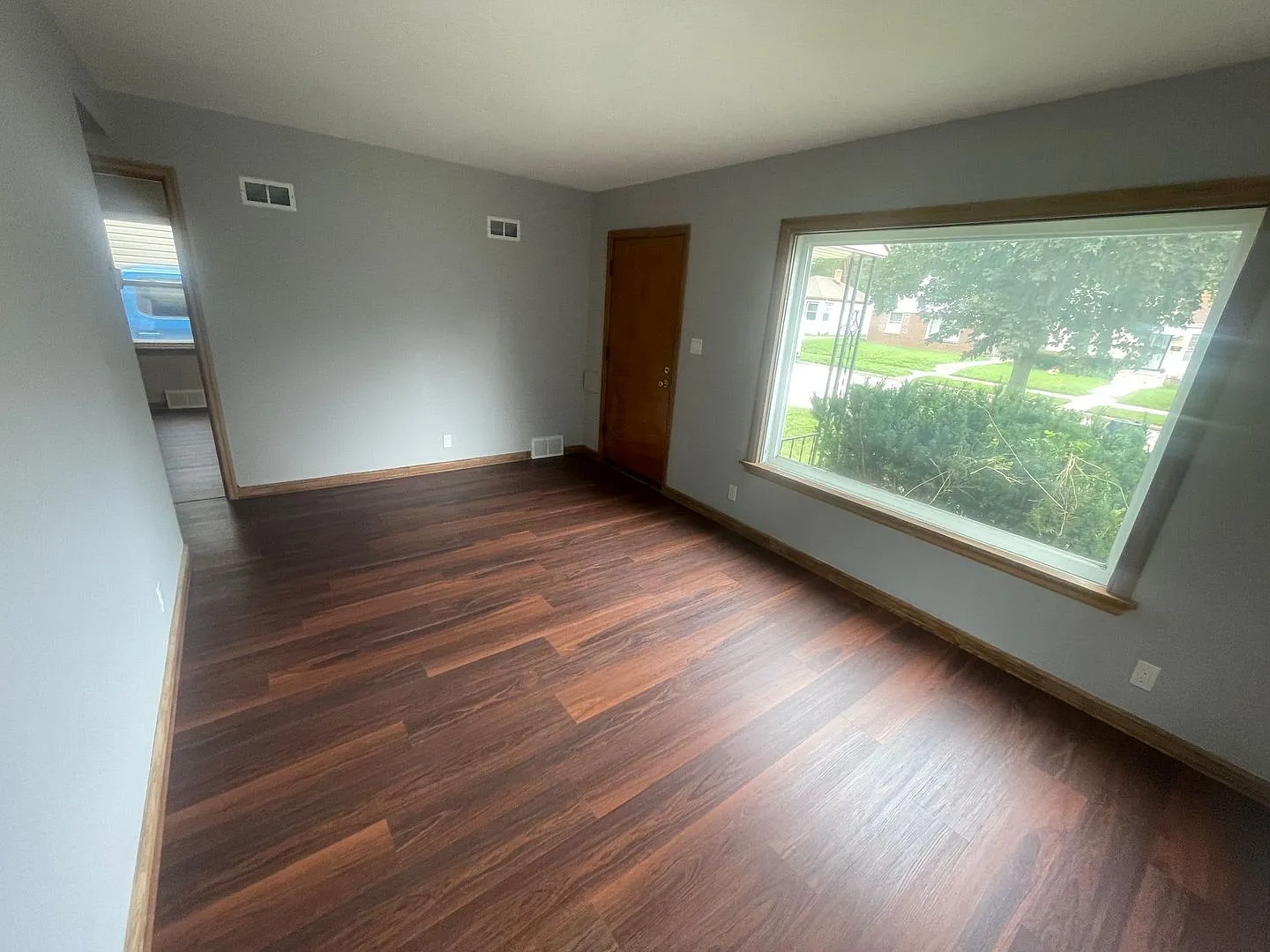 3 Bedroom Single Family — Photo 2
