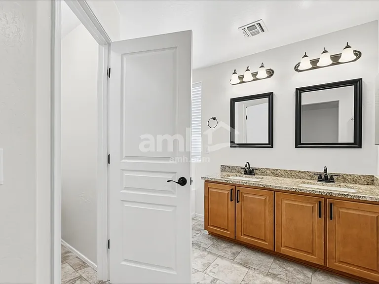 17238 W Maui Ln — Photo 11