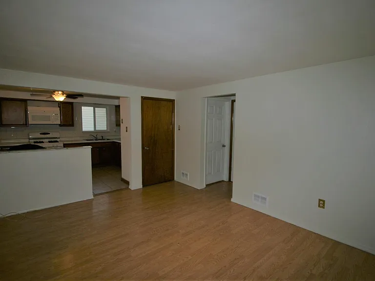 211 W Cherryhill St #2 — Photo 10