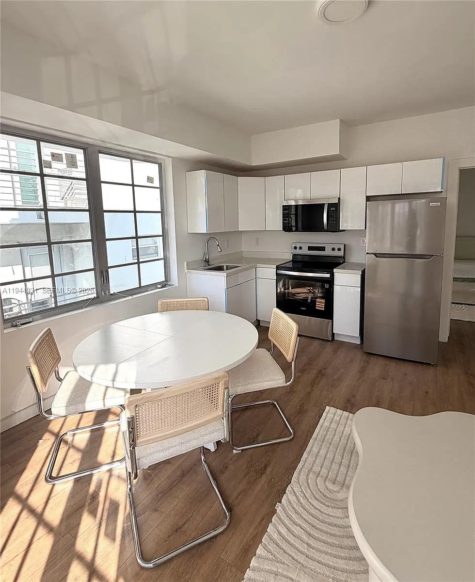 Building Photo - 1525 Euclid Ave #2