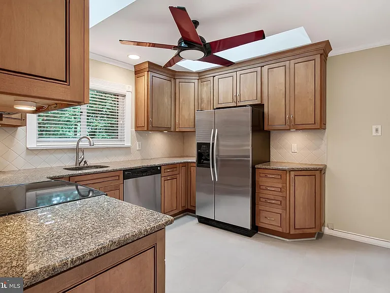 7614 Woodridge Cir — Photo 11