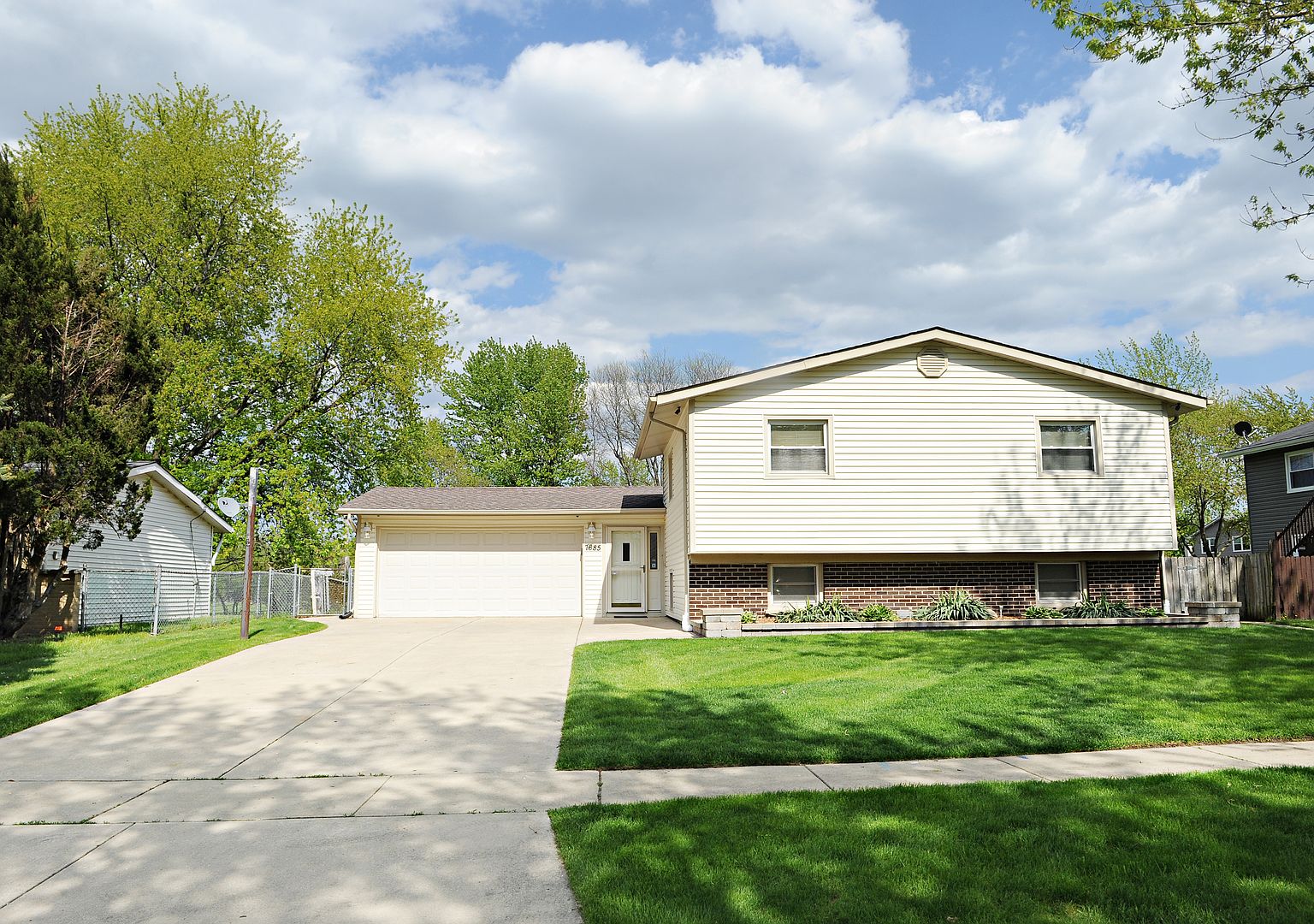 7685 Kensington Ln, Hanover Park, IL 60133 | Zillow