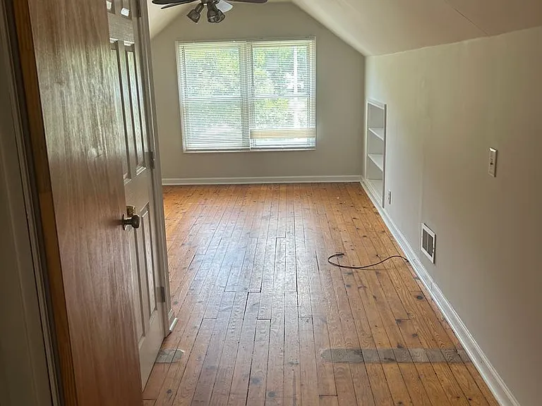 636 Cardinal Ln — Photo 23