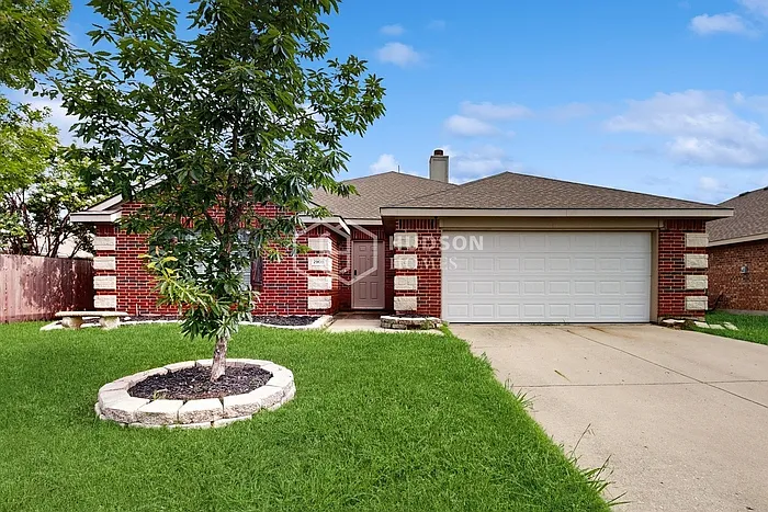 3 bed, 2.0 bath, 1927 sqft, $1,920 — Photo 1