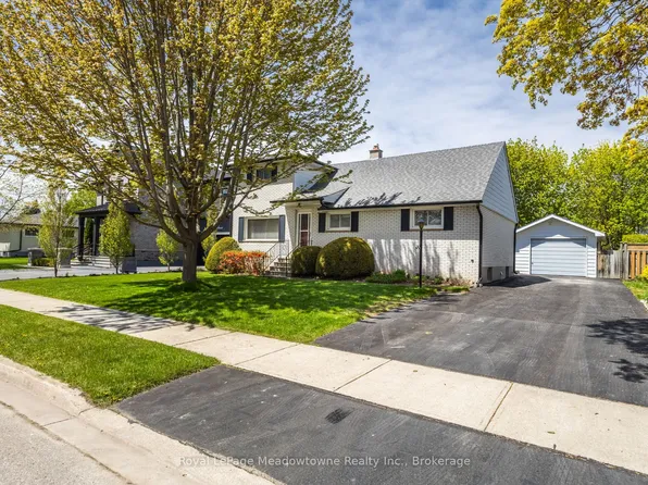 75 Miles St, Milton, ON L9T 1E7