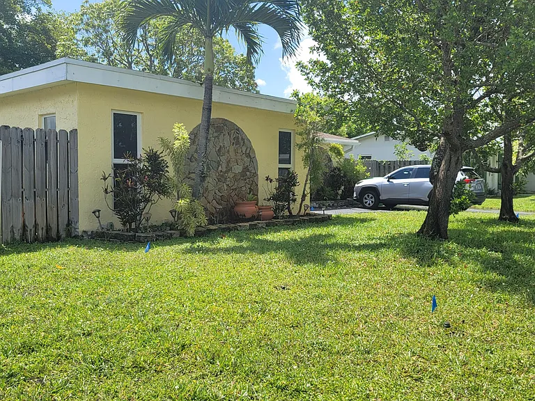 2590 NW 98th Ave — Photo 3