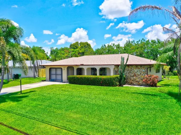 707 SE Chaloupe Ave, Port Saint Lucie, FL 34983