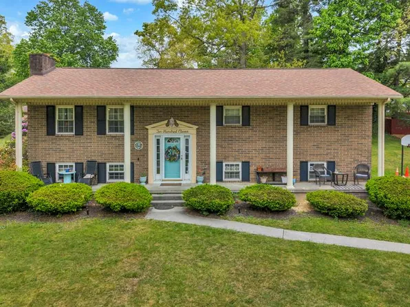 211 Grist Mill Dr, Beckley, WV 25801