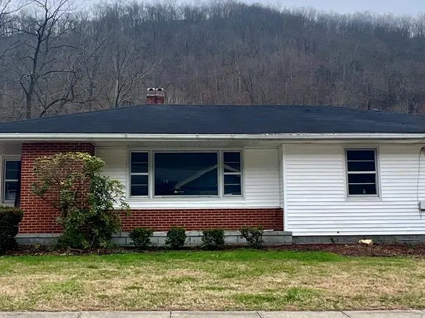 1320 Riverside Dr, Prestonsburg, KY 41653