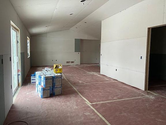 5th image of 402 Roosevelt Street