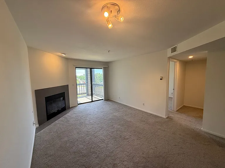 2727 Folsom St #303 — Photo 10