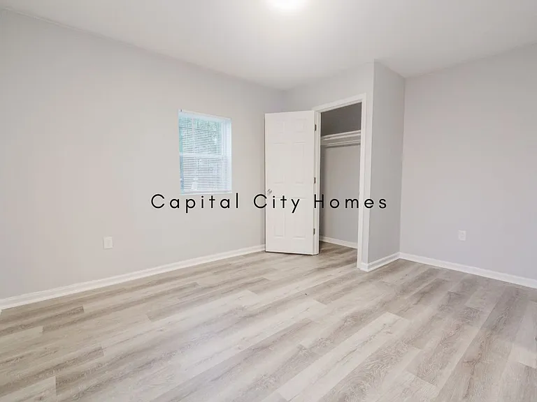 1308 W 18th St — Photo 11