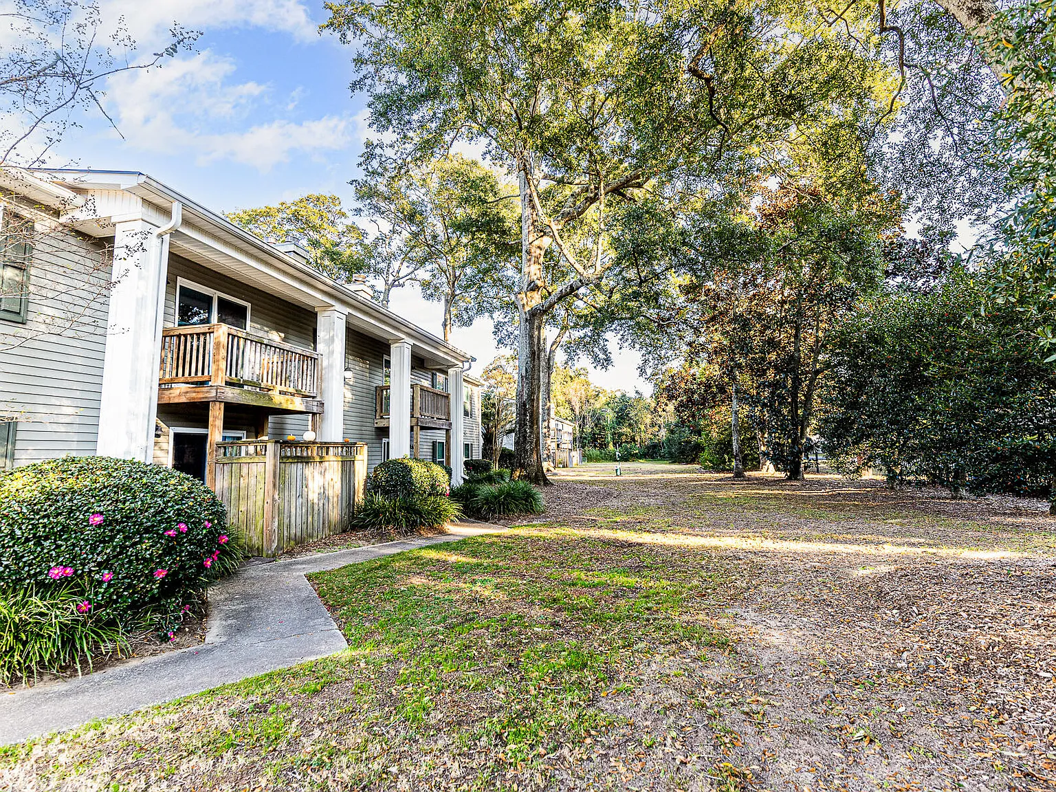 2 bed, 2.0 bath, 959 sqft, $1,800 — Photo 2