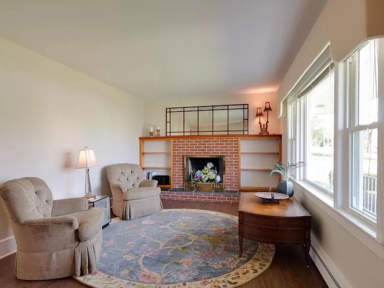 402 Lee Ave — Photo 12