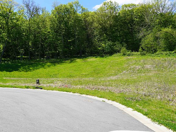 2nd image of 26 Woods Trl