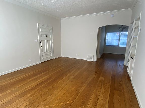 4th image of 500 E 22nd St APT 2