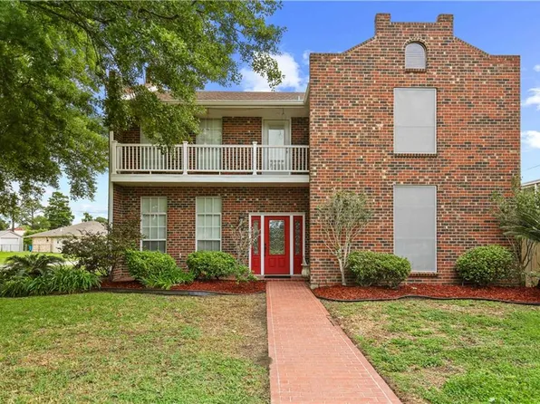 25 W Carmack Dr, Chalmette, LA 70043