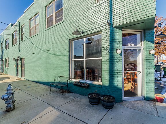 2nd image of 1301 W Leigh St