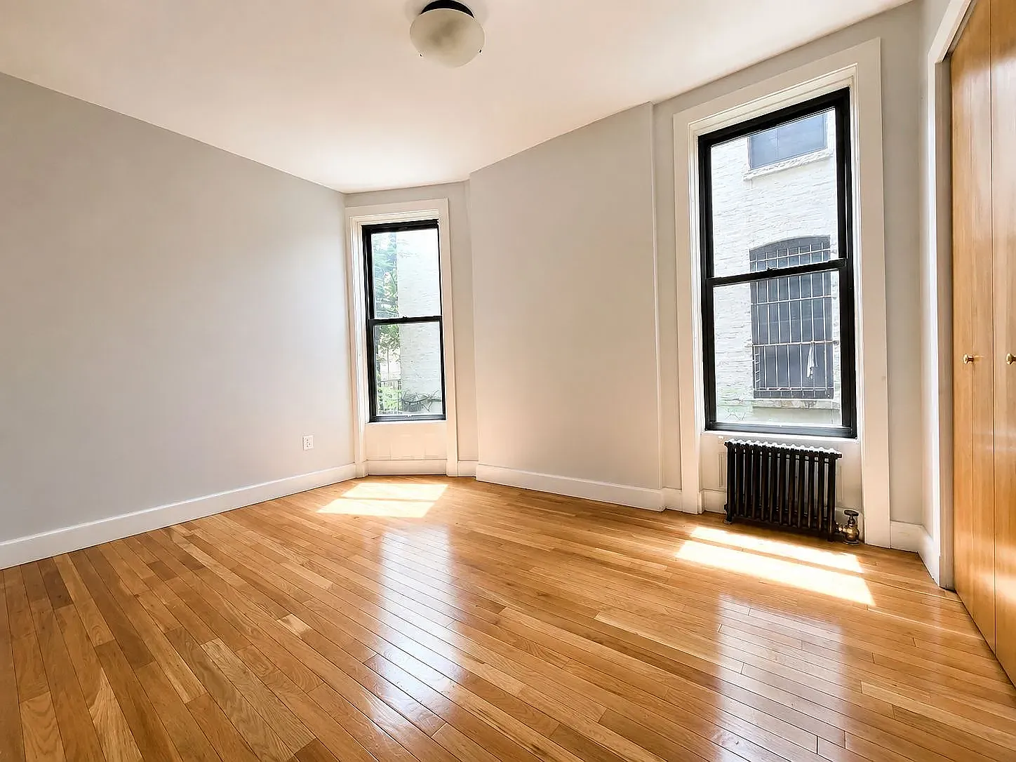 1054 Bergen Street — Photo 3