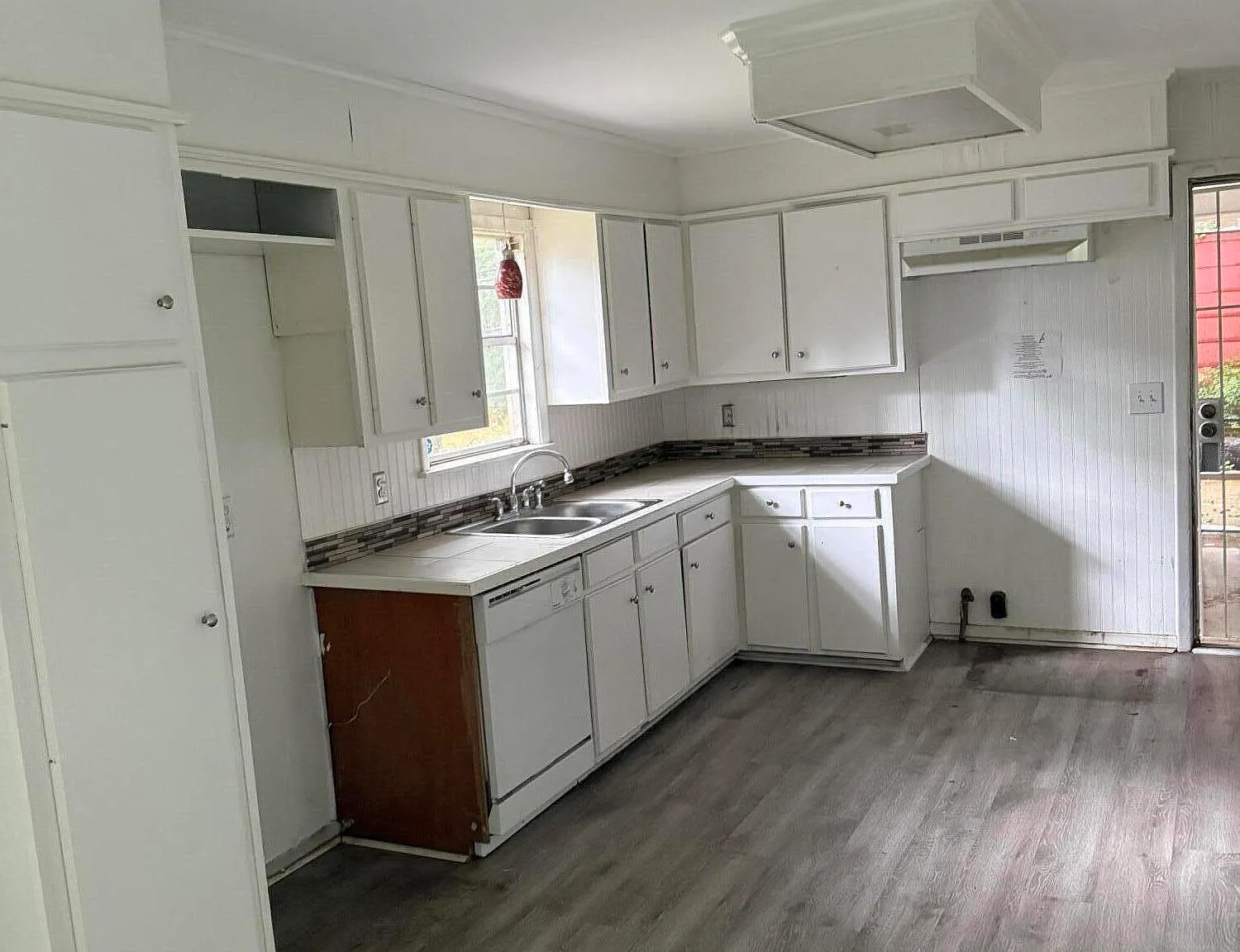 3 bed, 2.0 bath, 1792 sqft, $1,000 — Photo 2
