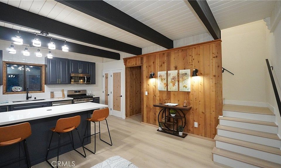 1st image of 410 Iris Dr
