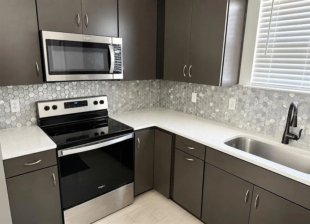 1 bed, 1.0 bath, 624 sqft, $1,575 — Photo 2