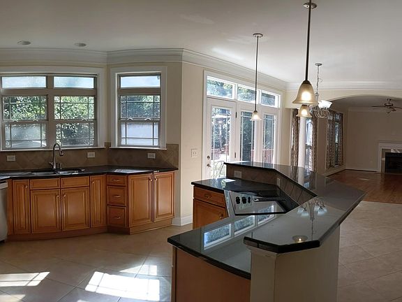 4th image of 743 Irish Green Dr