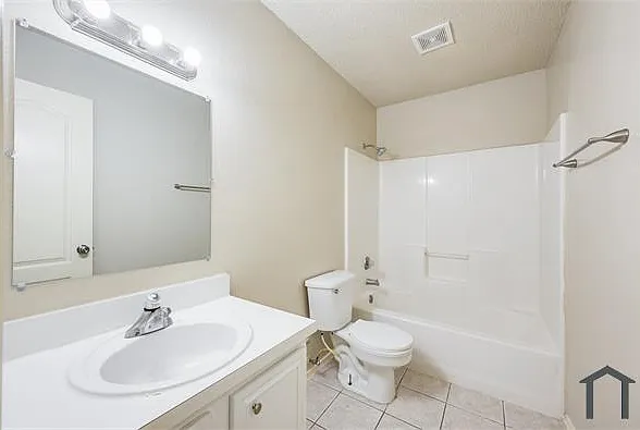 3 bed, 1666 sqft, $2,400 — Photo 3