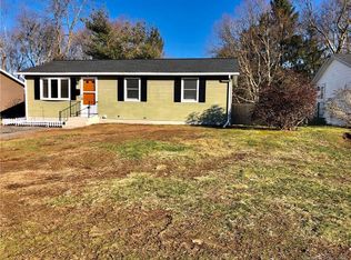 91 Southridge Dr, Willimantic, CT 06226