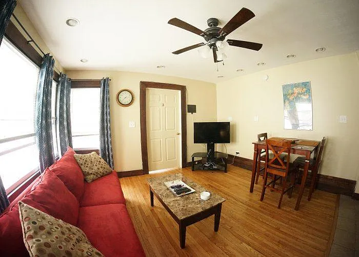 907 Genesee St — Photo 3