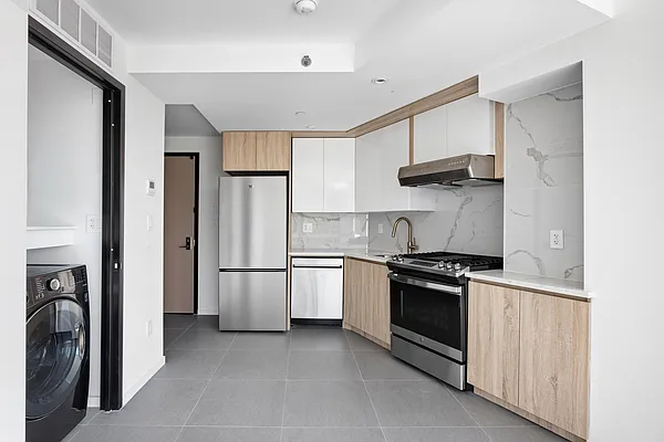 Rented by Polaris Property Group | media 10