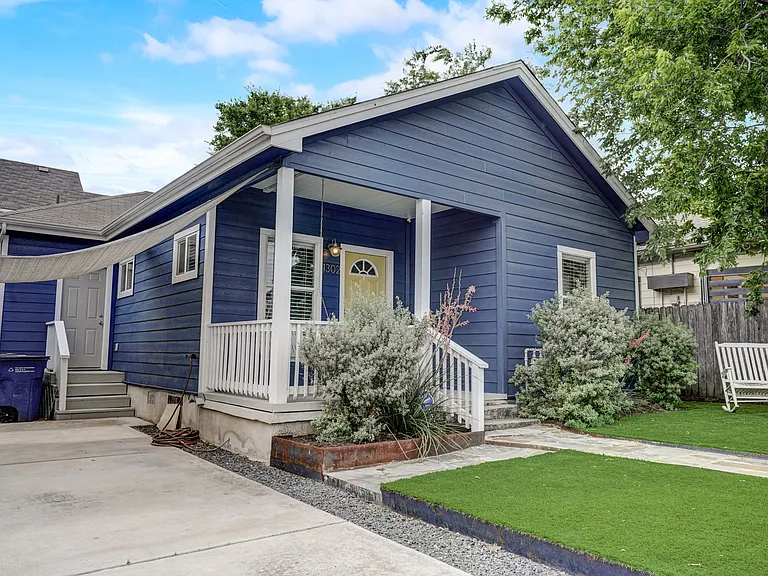 1302 Cedar Ave — Photo 1