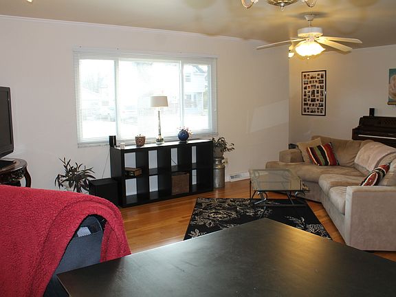 4th image of 28 W Schreyer Pl