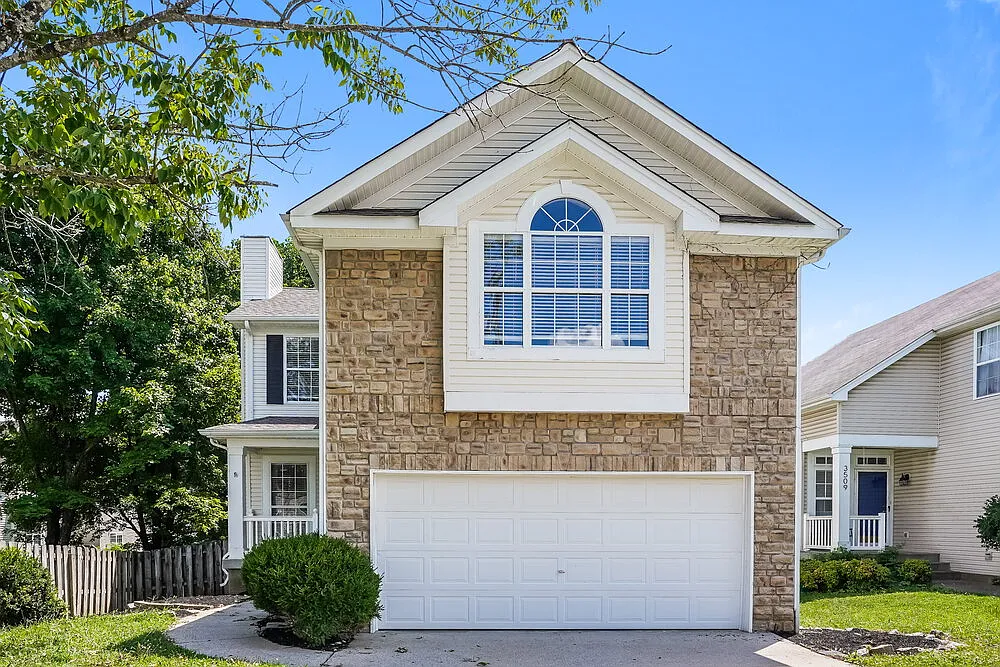 3 bed, 2.5 bath, 1852 sqft, $2,330 — Photo 1