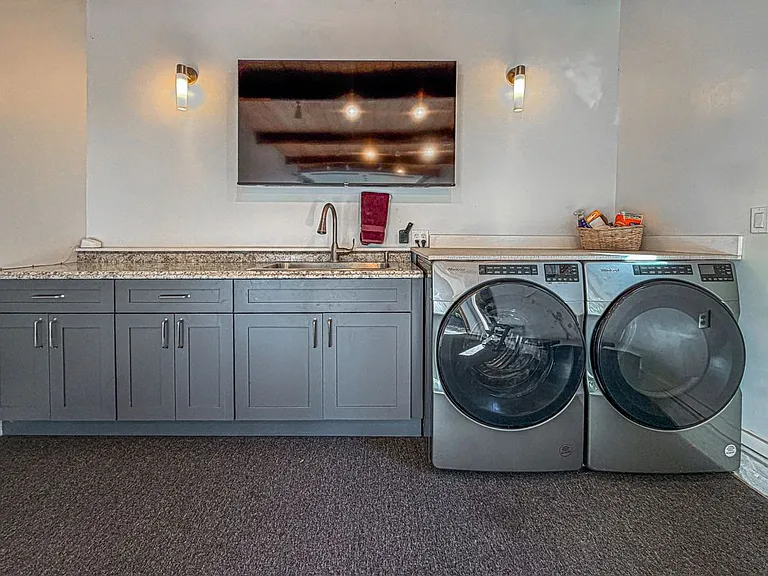 1560 Ronne Dr — Photo 25