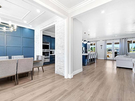 3rd image of 26515 Greentree Ave