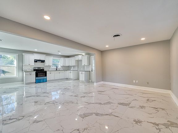 3rd image of 600 Diane Dr