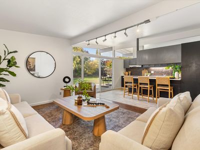 4957 Holyoke Way, Sacramento, CA, 95841