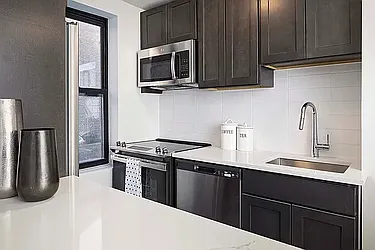 2420 Morris Avenue, #6AA