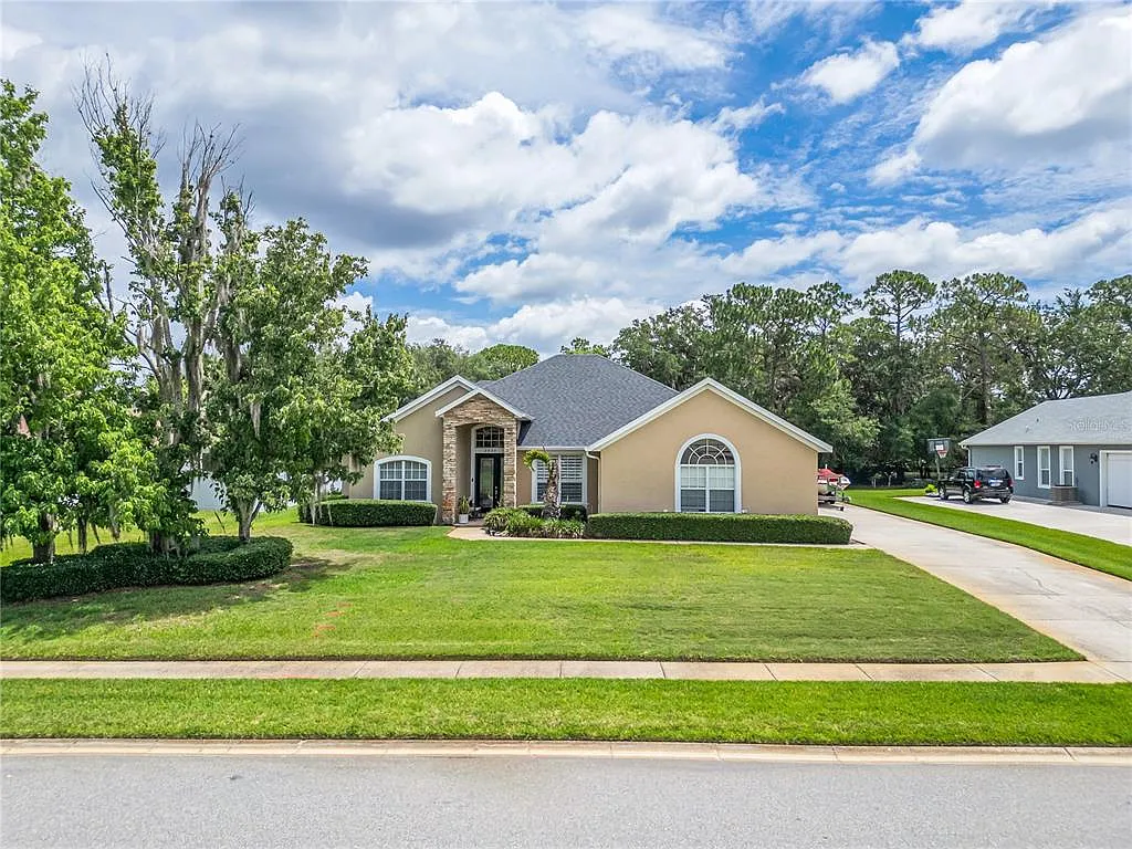 3 bed, 2.5 bath, 2436 sqft, $3,000 — Photo 1