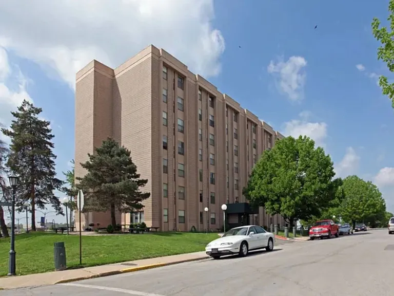 Riverview Apartments — Photo 1