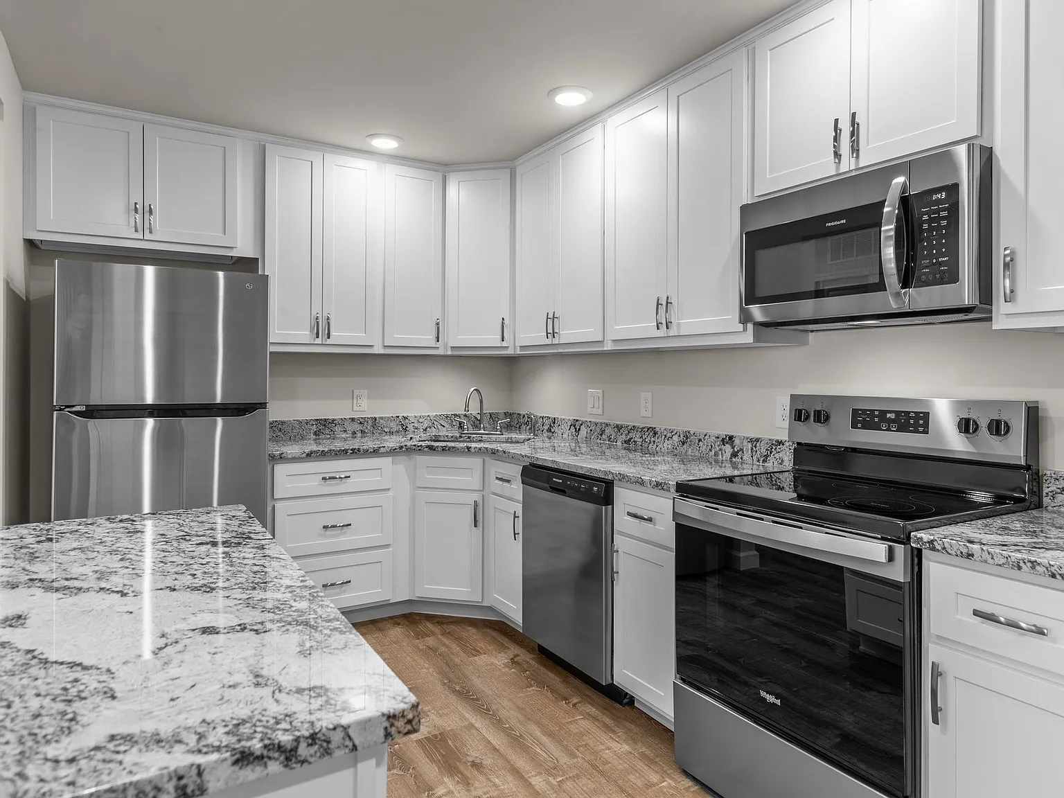 Sherman Square Apartments — Photo 1