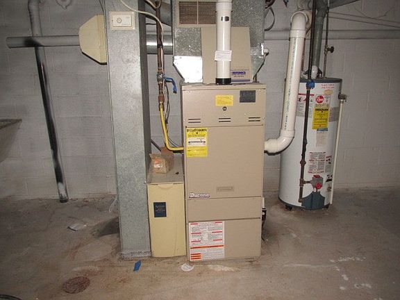 3rd image of 1052 Dearborn Circle Gln