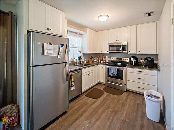3rd image of 315 E Lansdowne Ave