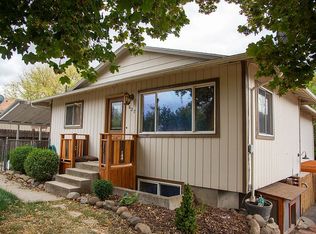 627 NE 2nd St, Dufur, OR 97021