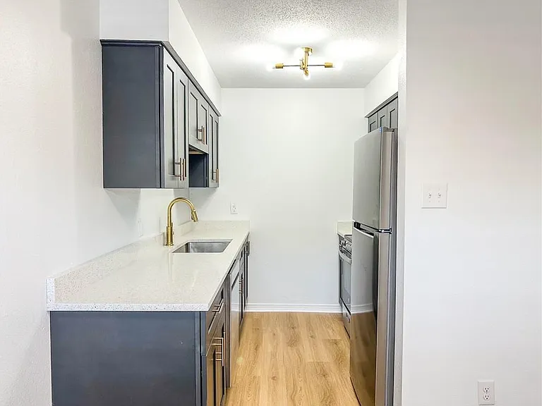 800 Martin Behrman Ave #203 — Photo 9