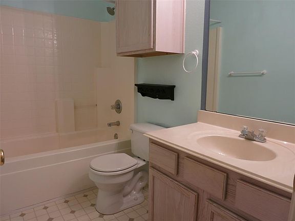 4th image of 3937 Overlake Dr