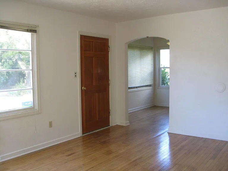 1352 NW Taylor Ave #1 — Photo 11